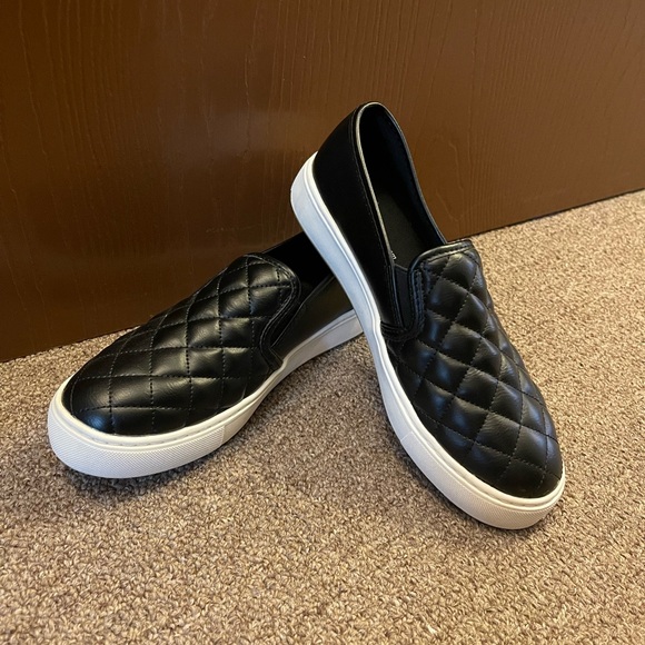 Womens slip on shoes - Picture 1 of 2